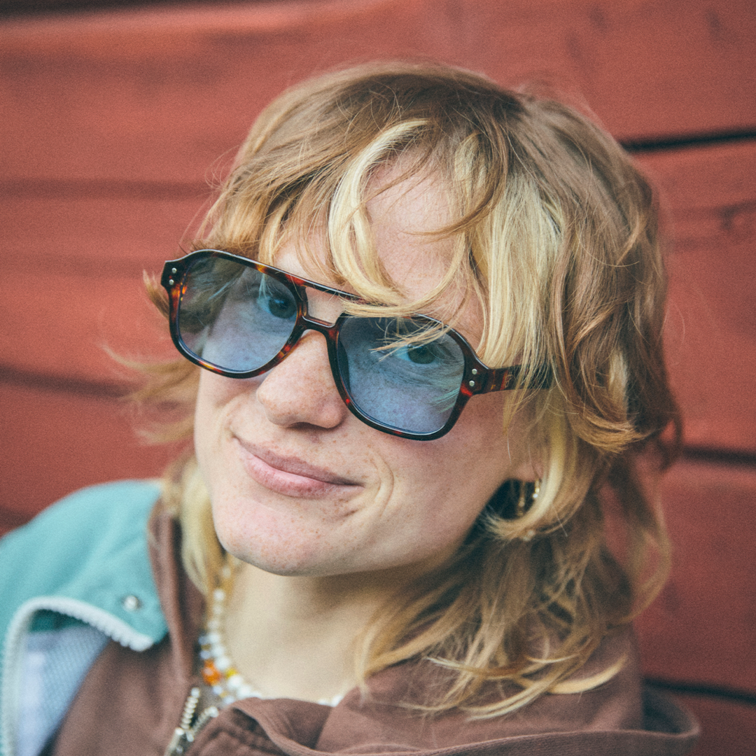 CHPO Cocas Turtle Brown Sunglasses — frame detail
