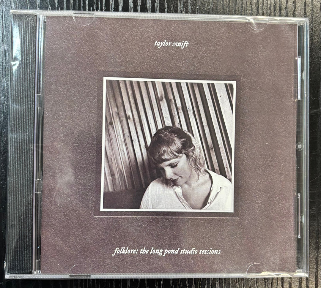 CD cover of 'folklore: The Long Pond Studio Sessions' by Taylor Swift with a black and white photo of the artist.