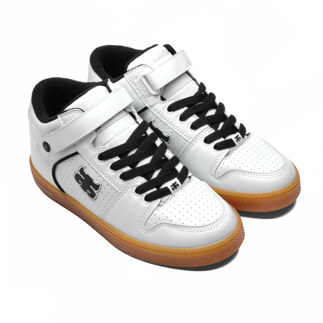 Front three-quarter view of iPath Grasshopper White Leather / Gum shoes with perforated toes and black laces