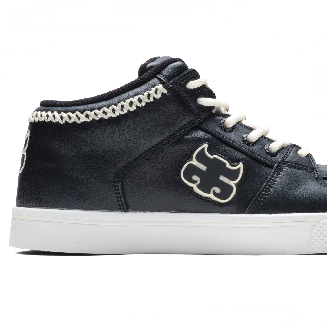 Close-up of the iPath Reed Mid black leather side panel, contrast collar stitching and outlined iPath logo.