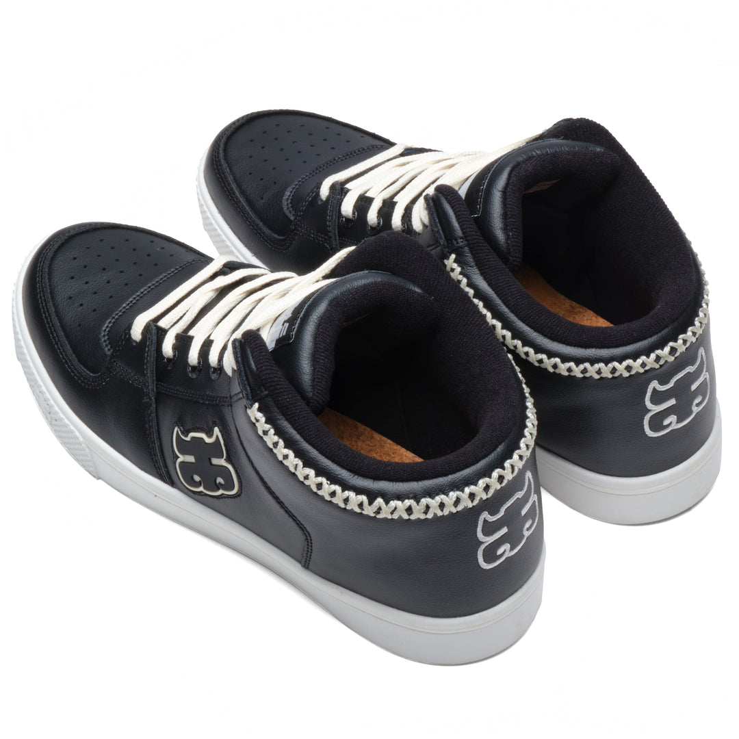Rear three-quarter view of the iPath Reed Mid black leather shoes, showing contrast collar stitching and heel logos.
